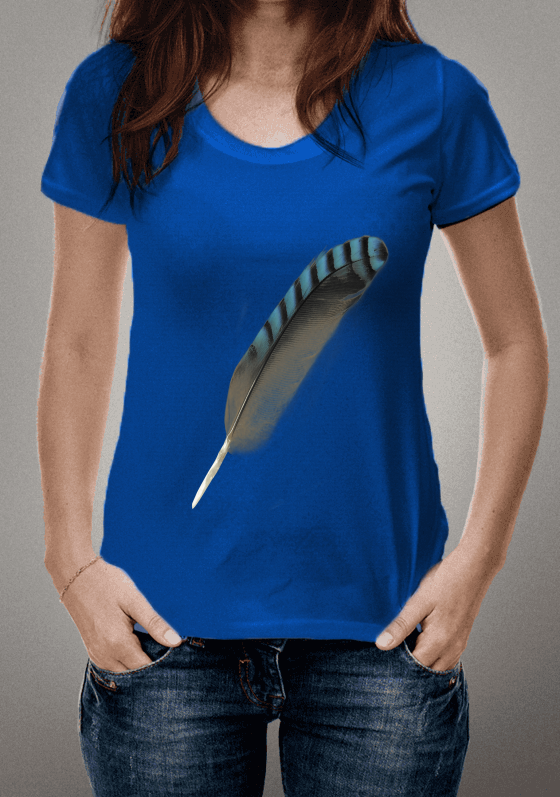 Nome do produto  Camiseta com Estampa de Pena Manga Curta