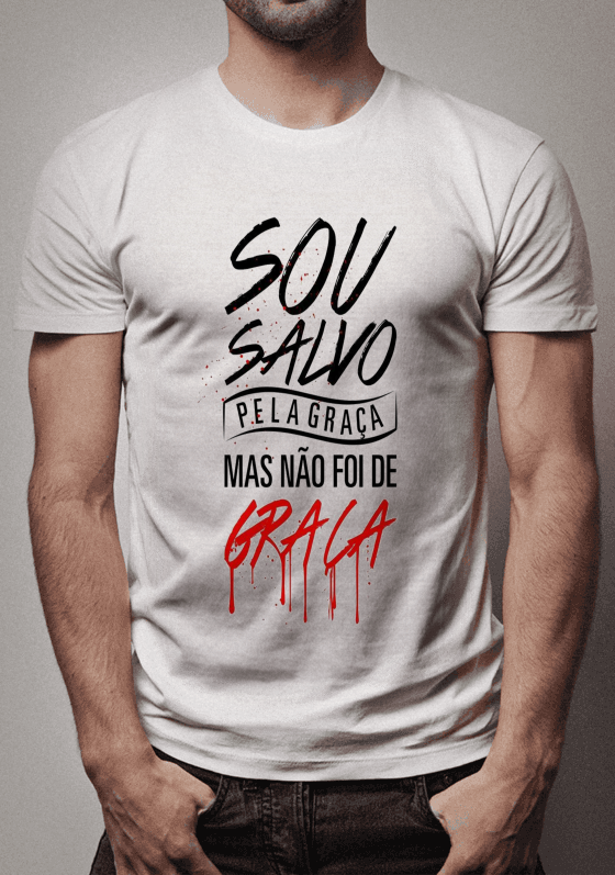 Nome do produto  Camiseta Evangélica Sou Salvo pela Graça mas não foi de graça